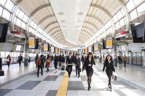 新大阪駅から品川駅: 時空を超える鉄道の旅